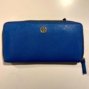 Tory Burch Gorgeous blue zip around wallet